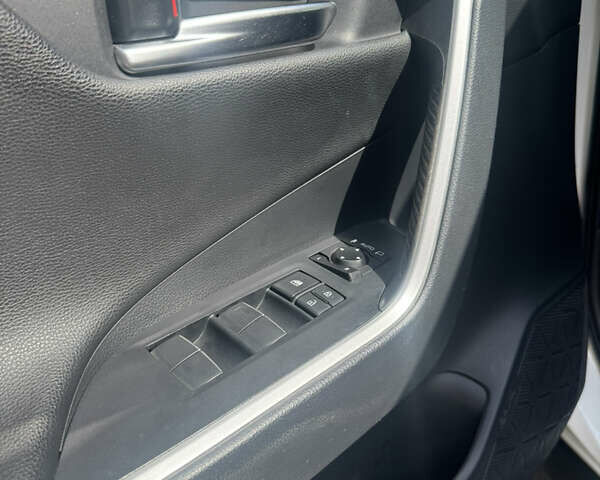 Белый Тойота РАВ 4, объемом двигателя 2.49 л и пробегом 140 тыс. км за 27000 $, фото 17 на Automoto.ua