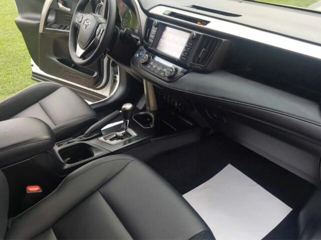 Білий Тойота РАВ 4, об'ємом двигуна 0 л та пробігом 140 тис. км за 12800 $, фото 9 на Automoto.ua