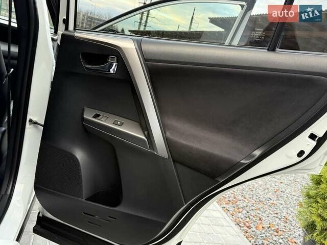 Белый Тойота РАВ 4, объемом двигателя 2.5 л и пробегом 117 тыс. км за 24300 $, фото 67 на Automoto.ua