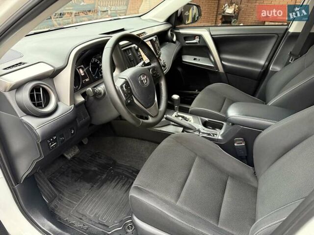 Белый Тойота РАВ 4, объемом двигателя 2.49 л и пробегом 98 тыс. км за 23999 $, фото 68 на Automoto.ua