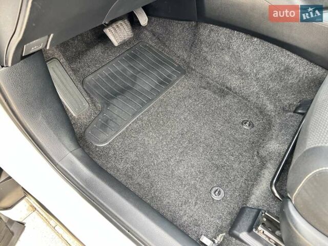 Белый Тойота РАВ 4, объемом двигателя 2 л и пробегом 171 тыс. км за 19999 $, фото 70 на Automoto.ua