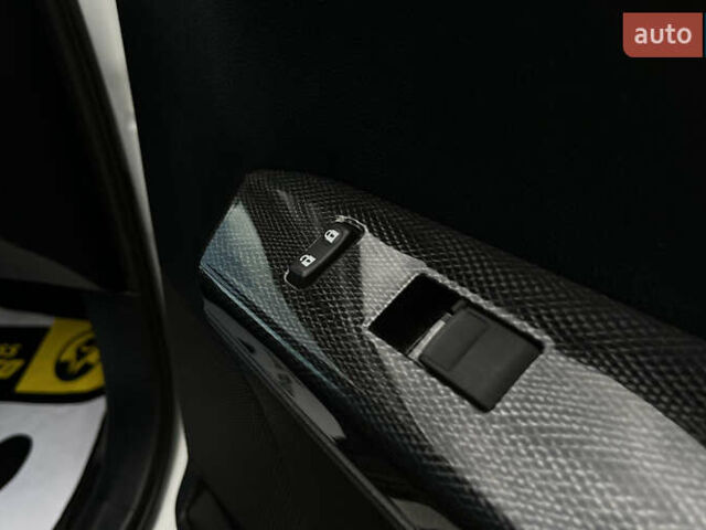 Белый Тойота РАВ 4, объемом двигателя 2.49 л и пробегом 95 тыс. км за 18699 $, фото 26 на Automoto.ua