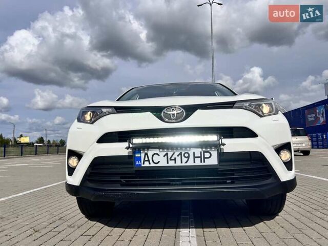 Белый Тойота РАВ 4, объемом двигателя 2 л и пробегом 171 тыс. км за 19999 $, фото 30 на Automoto.ua