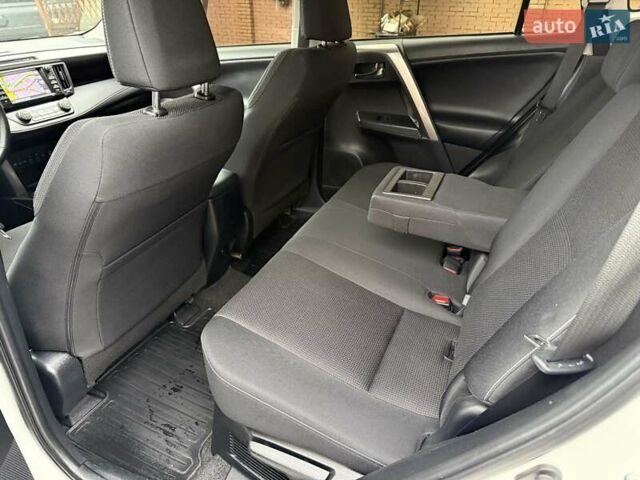 Белый Тойота РАВ 4, объемом двигателя 2.49 л и пробегом 98 тыс. км за 23999 $, фото 2 на Automoto.ua