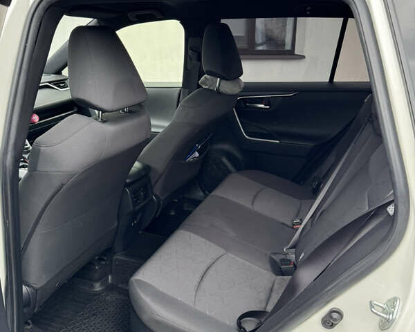 Белый Тойота РАВ 4, объемом двигателя 2.49 л и пробегом 120 тыс. км за 26000 $, фото 5 на Automoto.ua