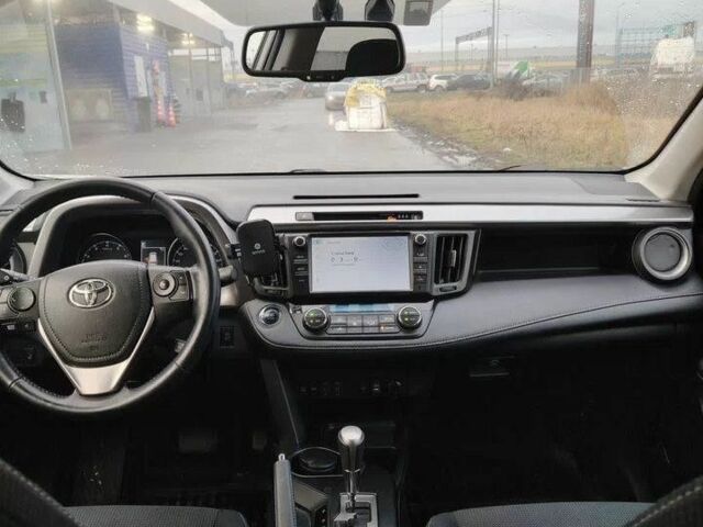 Белый Тойота РАВ 4, объемом двигателя 0 л и пробегом 120 тыс. км за 19500 $, фото 5 на Automoto.ua