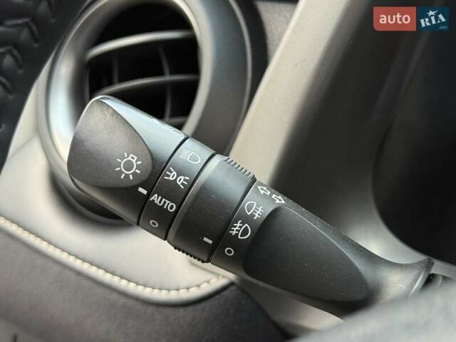 Белый Тойота РАВ 4, объемом двигателя 2.5 л и пробегом 117 тыс. км за 24300 $, фото 60 на Automoto.ua