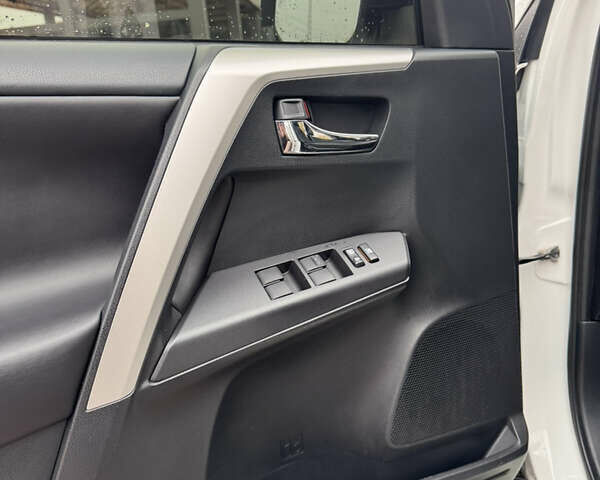 Белый Тойота РАВ 4, объемом двигателя 2.49 л и пробегом 144 тыс. км за 24990 $, фото 15 на Automoto.ua