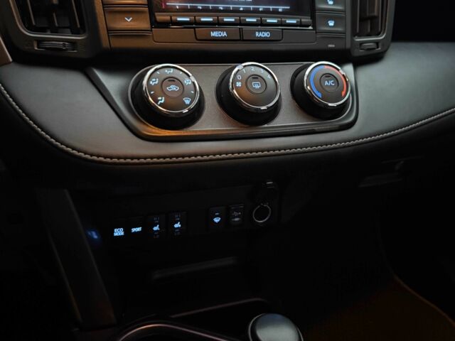 Белый Тойота РАВ 4, объемом двигателя 2 л и пробегом 98 тыс. км за 19500 $, фото 22 на Automoto.ua