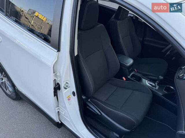 Білий Тойота РАВ 4, об'ємом двигуна 2.49 л та пробігом 121 тис. км за 24500 $, фото 39 на Automoto.ua