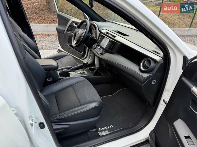 Белый Тойота РАВ 4, объемом двигателя 2.5 л и пробегом 117 тыс. км за 24300 $, фото 37 на Automoto.ua