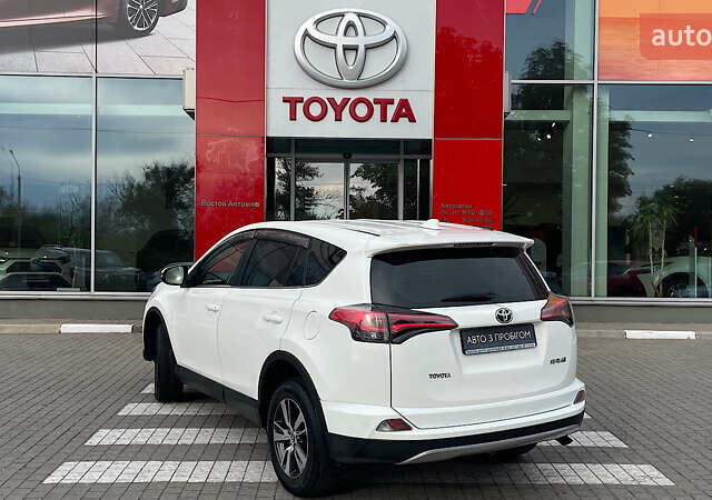 Білий Тойота РАВ 4, об'ємом двигуна 1.99 л та пробігом 158 тис. км за 18878 $, фото 1 на Automoto.ua