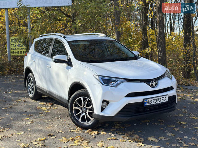 Білий Тойота РАВ 4, об'ємом двигуна 1.99 л та пробігом 196 тис. км за 19700 $, фото 8 на Automoto.ua