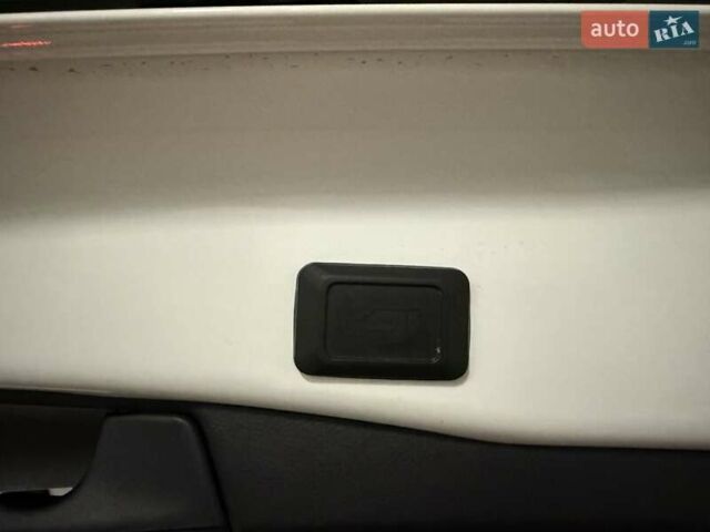 Білий Тойота РАВ 4, об'ємом двигуна 2.49 л та пробігом 33 тис. км за 27900 $, фото 45 на Automoto.ua