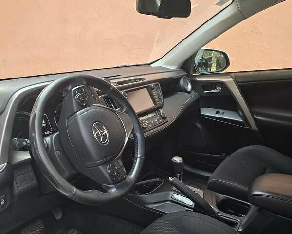 Белый Тойота РАВ 4, объемом двигателя 2.5 л и пробегом 110 тыс. км за 23500 $, фото 6 на Automoto.ua