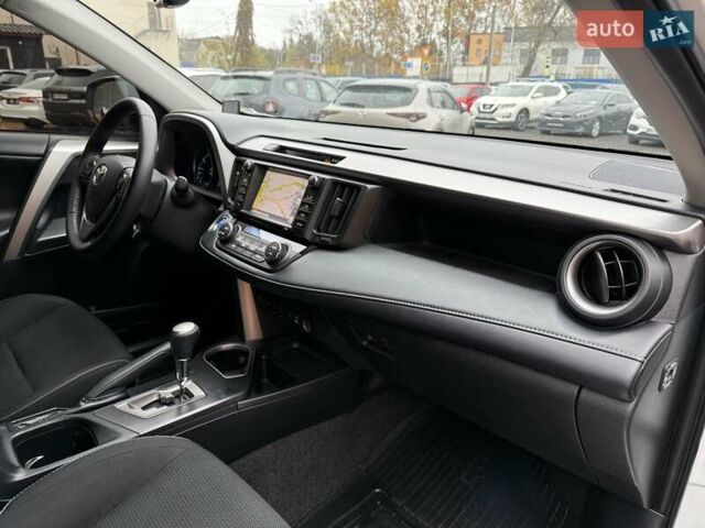 Белый Тойота РАВ 4, объемом двигателя 2.49 л и пробегом 98 тыс. км за 23999 $, фото 62 на Automoto.ua