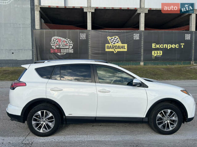 Белый Тойота РАВ 4, объемом двигателя 2.49 л и пробегом 154 тыс. км за 19400 $, фото 2 на Automoto.ua