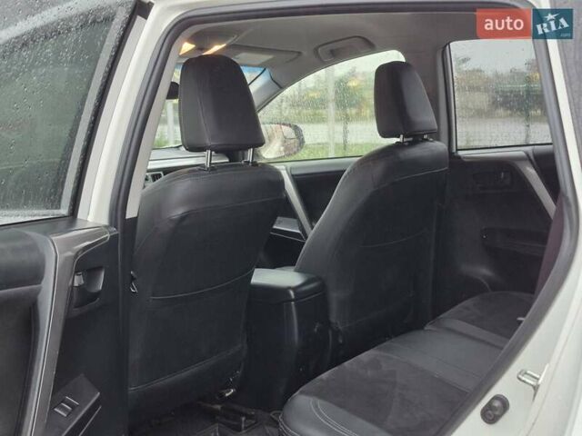 Белый Тойота РАВ 4, объемом двигателя 2.49 л и пробегом 132 тыс. км за 19200 $, фото 6 на Automoto.ua