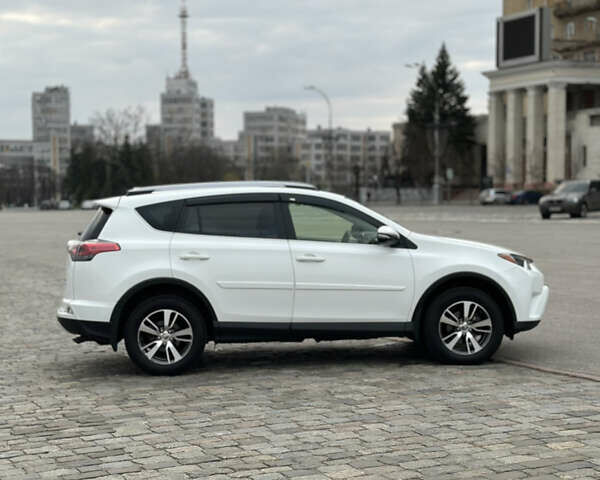 Білий Тойота РАВ 4, об'ємом двигуна 2.49 л та пробігом 163 тис. км за 18000 $, фото 17 на Automoto.ua