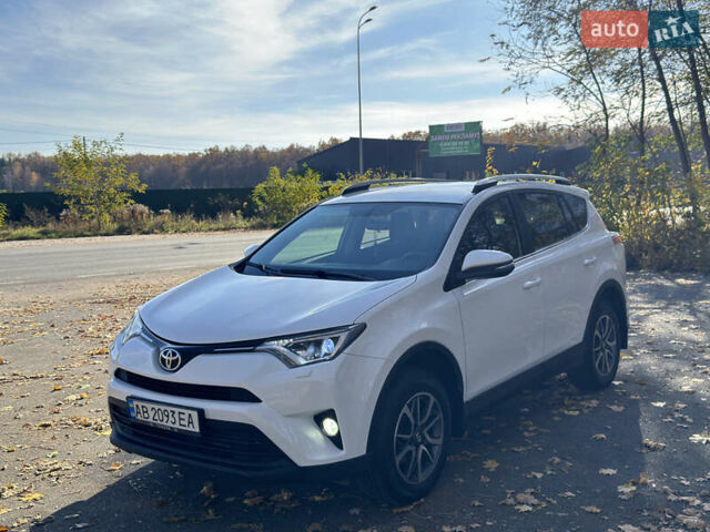 Білий Тойота РАВ 4, об'ємом двигуна 1.99 л та пробігом 196 тис. км за 19700 $, фото 6 на Automoto.ua
