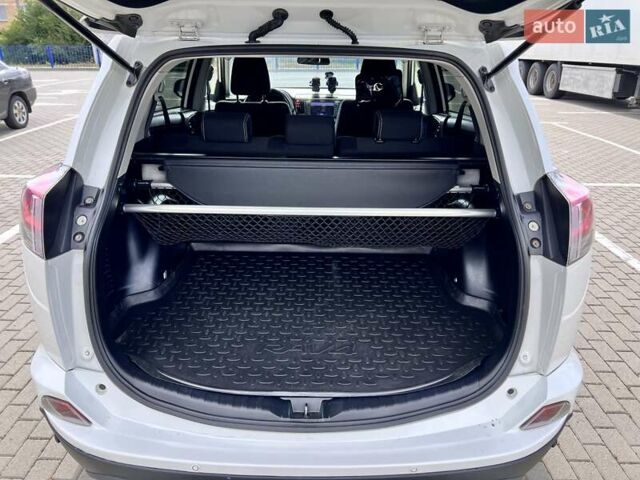 Белый Тойота РАВ 4, объемом двигателя 2 л и пробегом 171 тыс. км за 19999 $, фото 55 на Automoto.ua