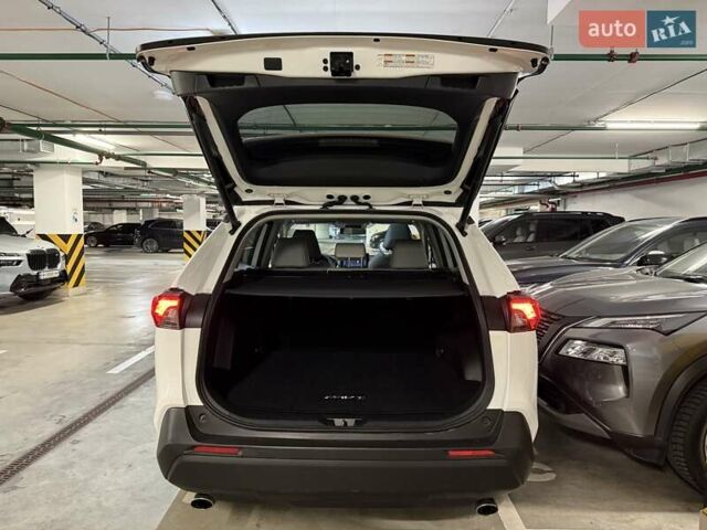 Білий Тойота РАВ 4, об'ємом двигуна 2.49 л та пробігом 33 тис. км за 27900 $, фото 43 на Automoto.ua