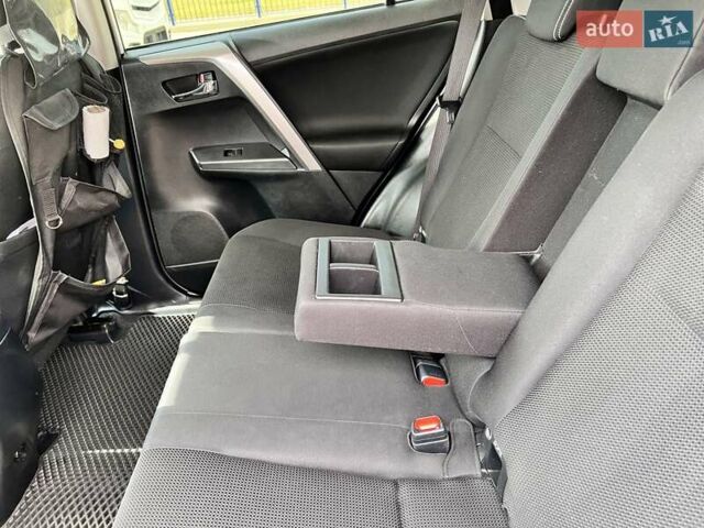 Белый Тойота РАВ 4, объемом двигателя 2 л и пробегом 171 тыс. км за 19999 $, фото 66 на Automoto.ua