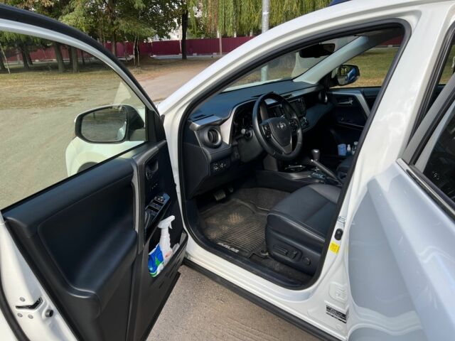 Белый Тойота РАВ 4, объемом двигателя 2.5 л и пробегом 80 тыс. км за 25000 $, фото 4 на Automoto.ua