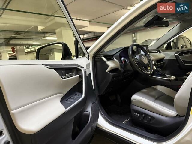 Білий Тойота РАВ 4, об'ємом двигуна 2.49 л та пробігом 33 тис. км за 27900 $, фото 17 на Automoto.ua