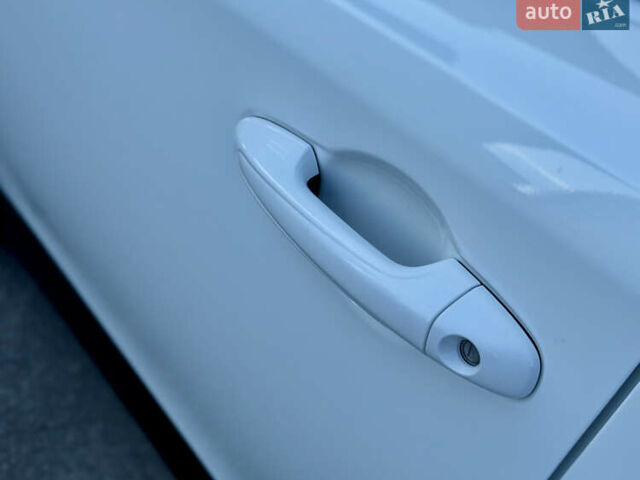 Білий Тойота РАВ 4, об'ємом двигуна 2.49 л та пробігом 121 тис. км за 24500 $, фото 14 на Automoto.ua