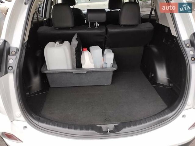 Белый Тойота РАВ 4, объемом двигателя 2.5 л и пробегом 120 тыс. км за 20000 $, фото 9 на Automoto.ua