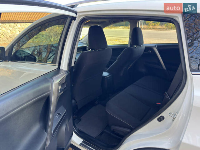 Білий Тойота РАВ 4, об'ємом двигуна 1.99 л та пробігом 196 тис. км за 19700 $, фото 11 на Automoto.ua