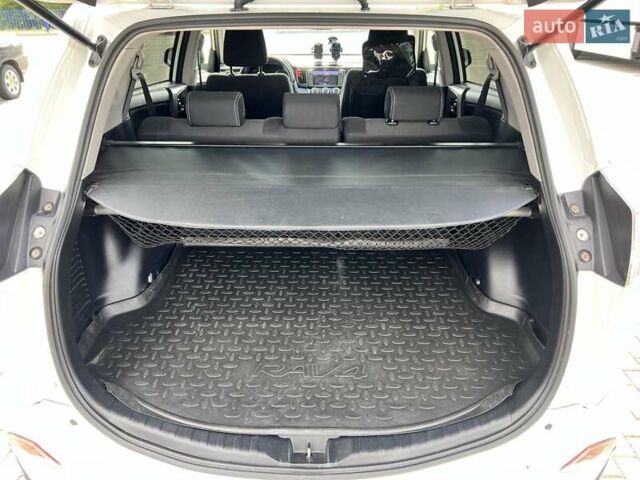 Белый Тойота РАВ 4, объемом двигателя 2 л и пробегом 171 тыс. км за 19999 $, фото 53 на Automoto.ua