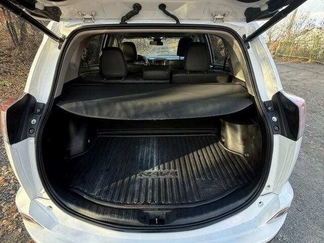 Белый Тойота РАВ 4, объемом двигателя 2.5 л и пробегом 150 тыс. км за 22500 $, фото 12 на Automoto.ua