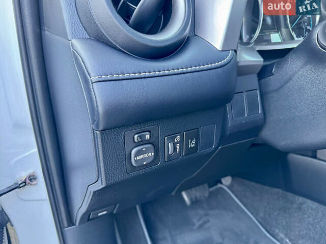 Білий Тойота РАВ 4, об'ємом двигуна 2.49 л та пробігом 121 тис. км за 24500 $, фото 20 на Automoto.ua