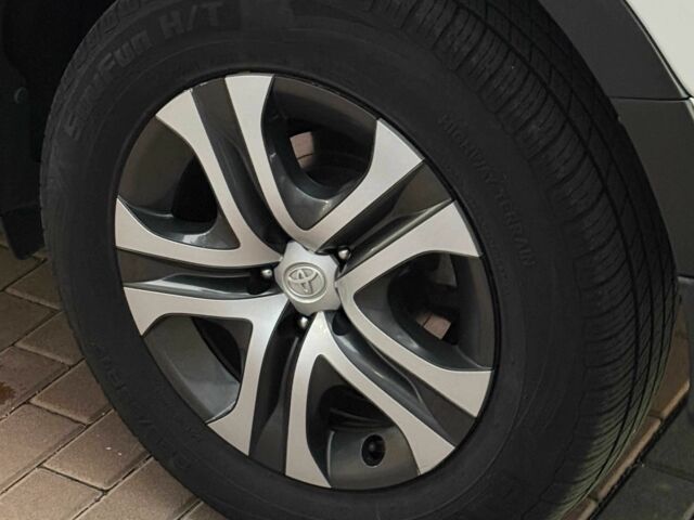 Белый Тойота РАВ 4, объемом двигателя 2 л и пробегом 98 тыс. км за 19500 $, фото 12 на Automoto.ua