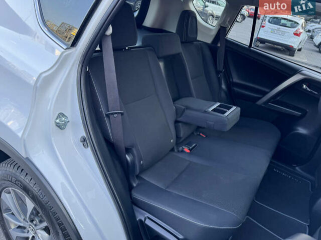 Білий Тойота РАВ 4, об'ємом двигуна 2.49 л та пробігом 121 тис. км за 24500 $, фото 24 на Automoto.ua