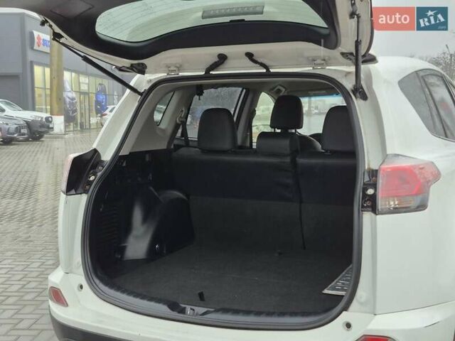 Белый Тойота РАВ 4, объемом двигателя 2.49 л и пробегом 132 тыс. км за 19200 $, фото 4 на Automoto.ua