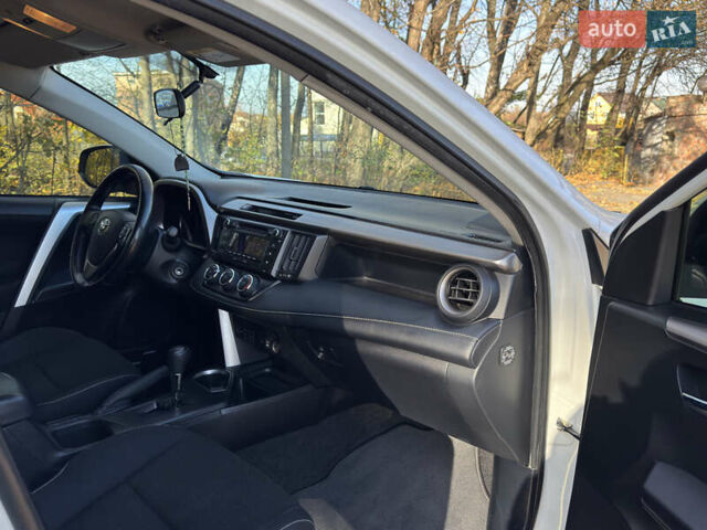 Білий Тойота РАВ 4, об'ємом двигуна 1.99 л та пробігом 196 тис. км за 19700 $, фото 15 на Automoto.ua