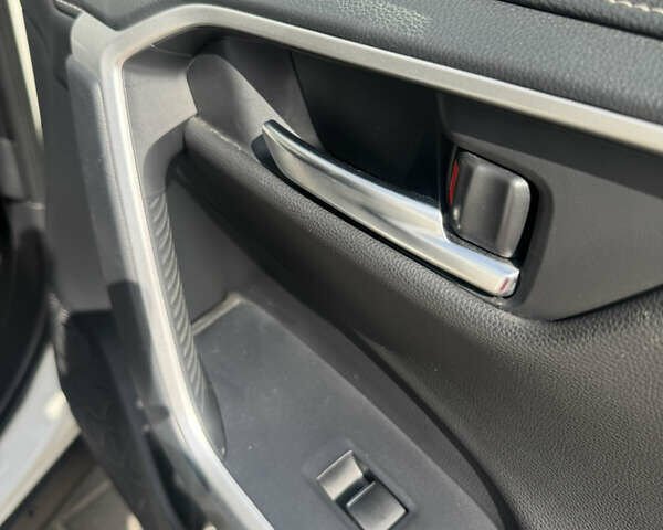 Белый Тойота РАВ 4, объемом двигателя 2.49 л и пробегом 140 тыс. км за 27000 $, фото 13 на Automoto.ua