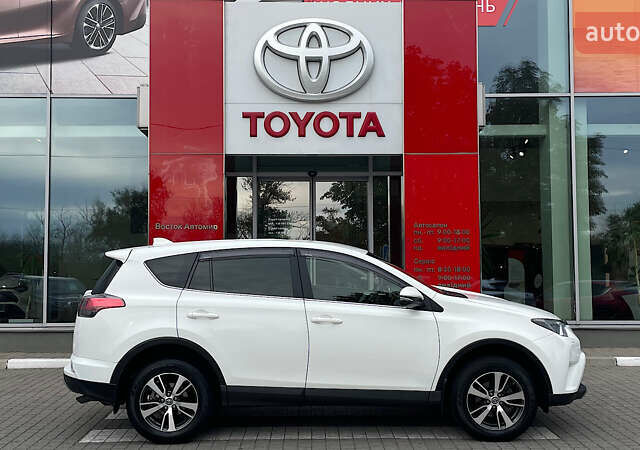 Білий Тойота РАВ 4, об'ємом двигуна 1.99 л та пробігом 158 тис. км за 18878 $, фото 16 на Automoto.ua