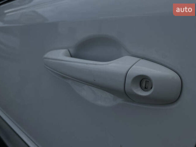 Белый Тойота РАВ 4, объемом двигателя 2.49 л и пробегом 95 тыс. км за 18699 $, фото 10 на Automoto.ua