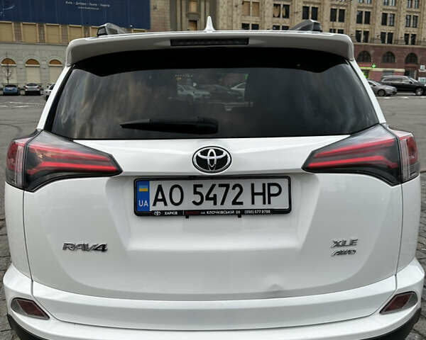 Білий Тойота РАВ 4, об'ємом двигуна 2.49 л та пробігом 163 тис. км за 18000 $, фото 21 на Automoto.ua
