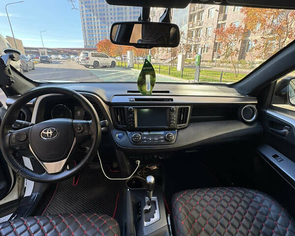 Белый Тойота РАВ 4, объемом двигателя 2.49 л и пробегом 100 тыс. км за 25999 $, фото 9 на Automoto.ua