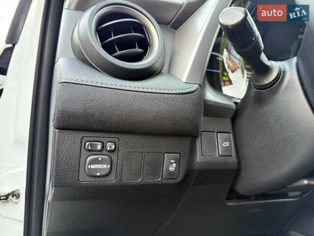 Белый Тойота РАВ 4, объемом двигателя 2.5 л и пробегом 117 тыс. км за 24300 $, фото 46 на Automoto.ua