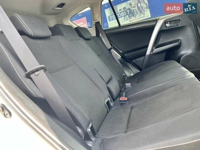 Белый Тойота РАВ 4, объемом двигателя 2 л и пробегом 171 тыс. км за 19999 $, фото 59 на Automoto.ua