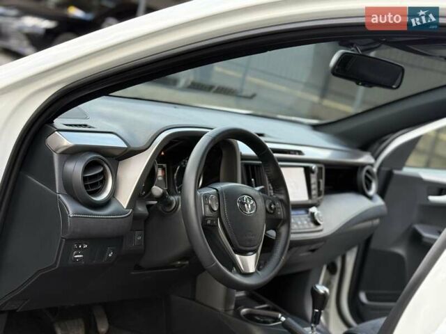 Белый Тойота РАВ 4, объемом двигателя 2.5 л и пробегом 117 тыс. км за 24300 $, фото 45 на Automoto.ua