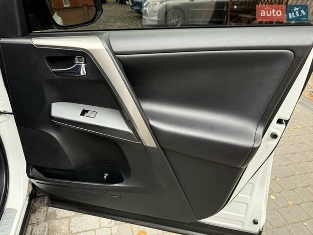 Белый Тойота РАВ 4, объемом двигателя 2.49 л и пробегом 98 тыс. км за 23999 $, фото 59 на Automoto.ua