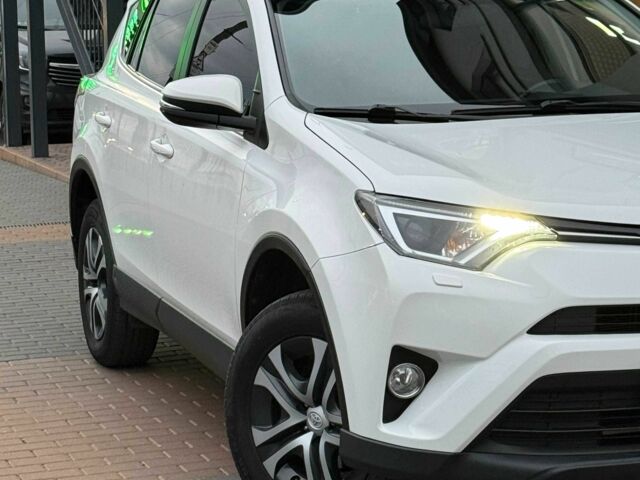 Белый Тойота РАВ 4, объемом двигателя 2 л и пробегом 98 тыс. км за 19500 $, фото 3 на Automoto.ua