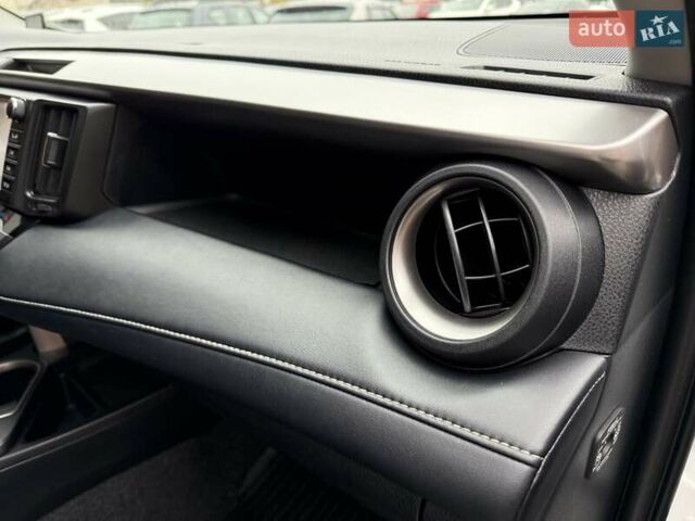 Белый Тойота РАВ 4, объемом двигателя 2.49 л и пробегом 98 тыс. км за 23999 $, фото 63 на Automoto.ua